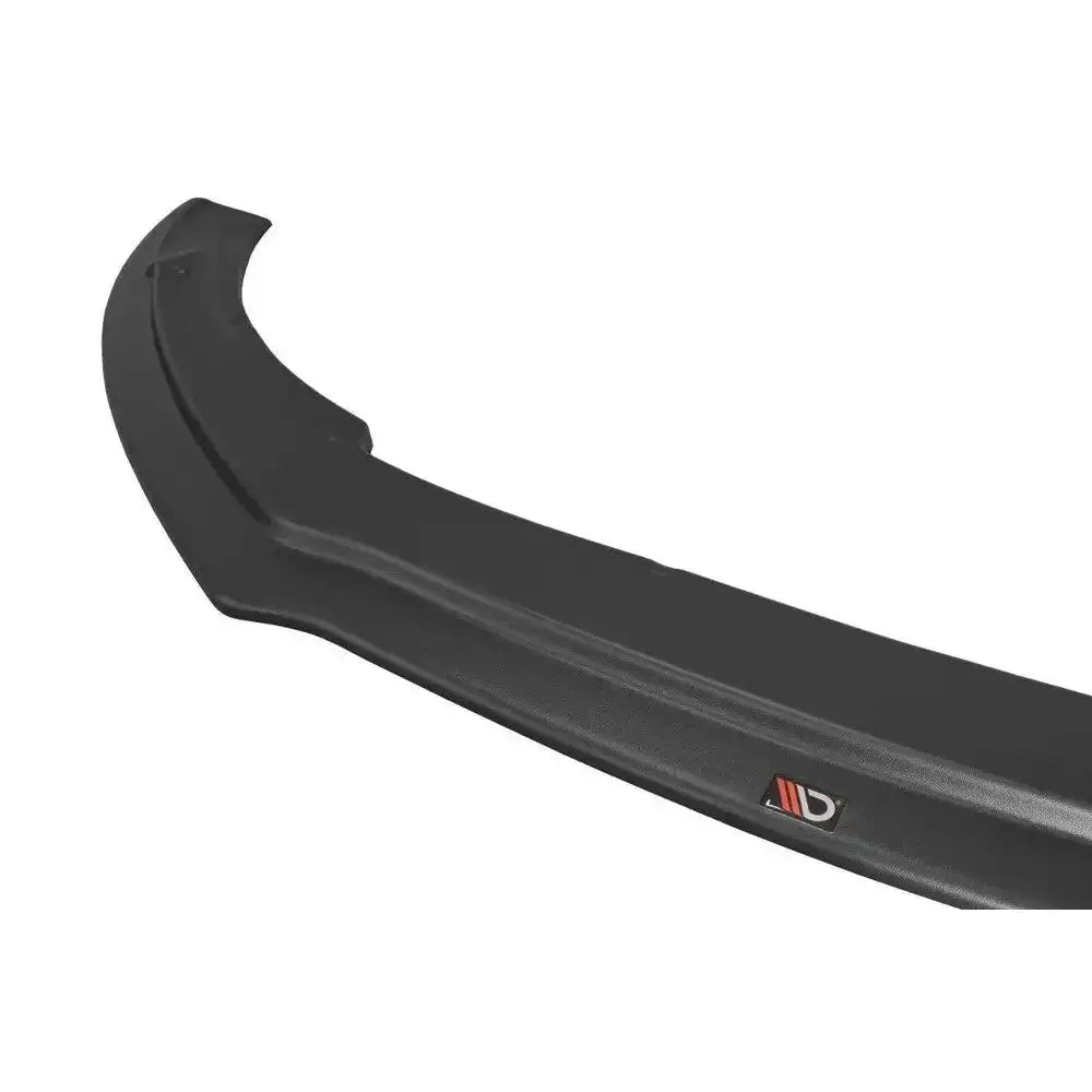 Front splitter for Audi TT S Mk2 (8J) i sort plast med logo, sett i skrå vinkel.
