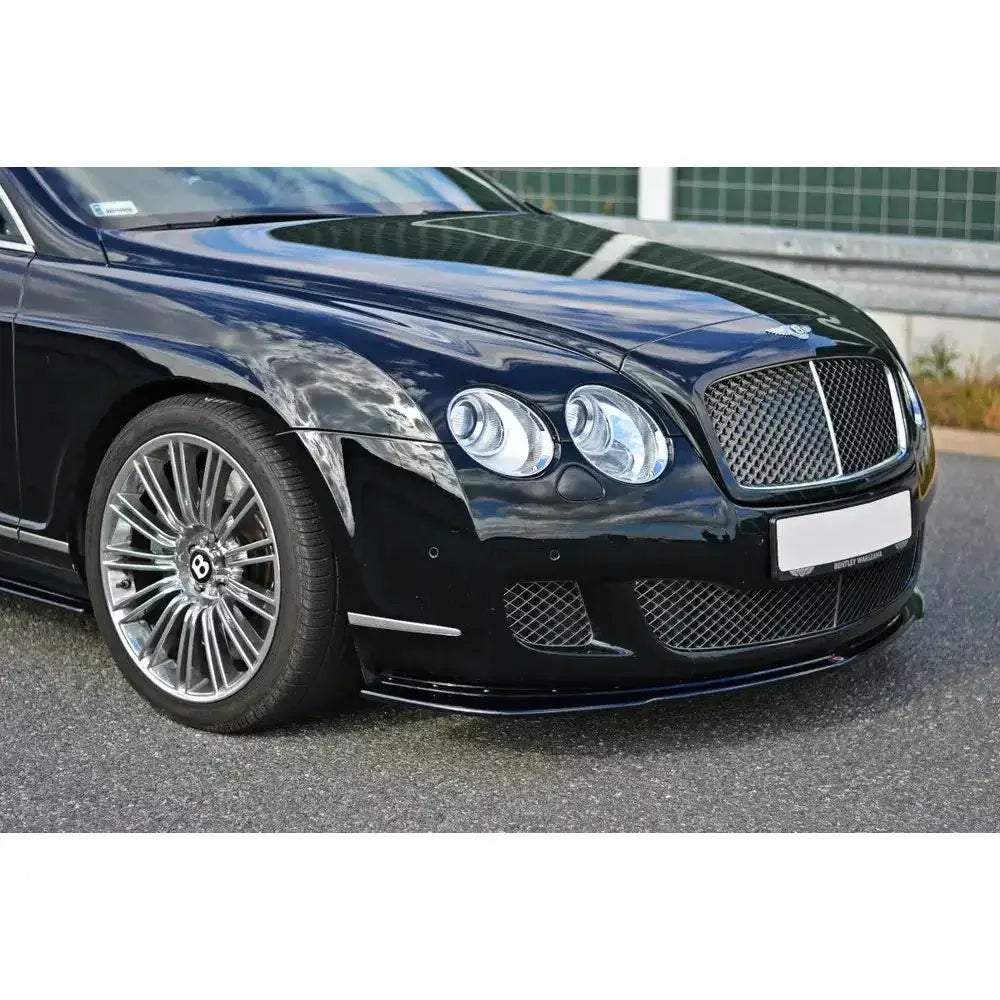 Frontspoiler på Bentley Continental GT V.1 med kromdetaljer, grill og skinnende sort overflate.