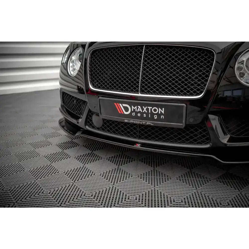 Frontsplitter til Bentley Continental GT V8 S Mk2 i blank sort, montert på bil med Maxton Design-skilt.