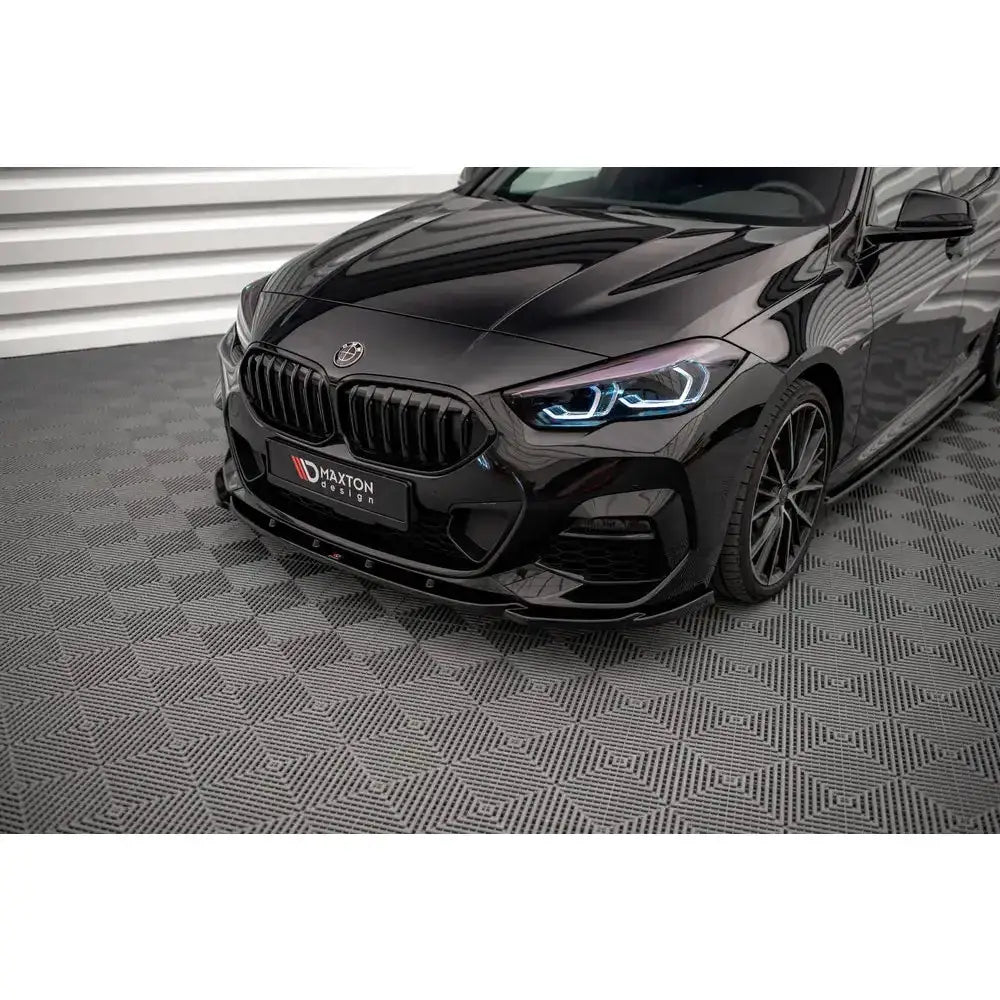 Frontsplitter på BMW 2 Gran Coupe M-Pack med sorte detaljer og markante LED-frontlykter.