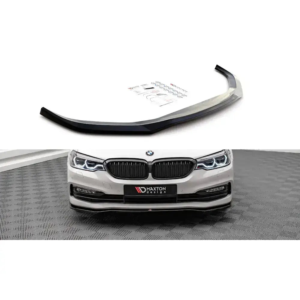 Frontleppe til BMW 5 G30 V.1, sort plast, vist montert på hvit bil med tilbehør og monteringsanvisning.