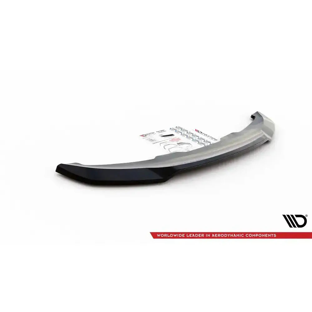 Front lip til BMW i3 Mk1 Facelift 17-22, sort og grå, med monteringsutstyr på hvit bakgrunn.