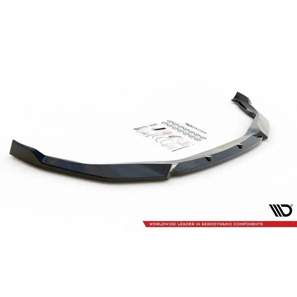 Front splitter til BMW M5 F90 Facelift V.1 sett ovenfra med monteringsutstyr og instruksjoner.