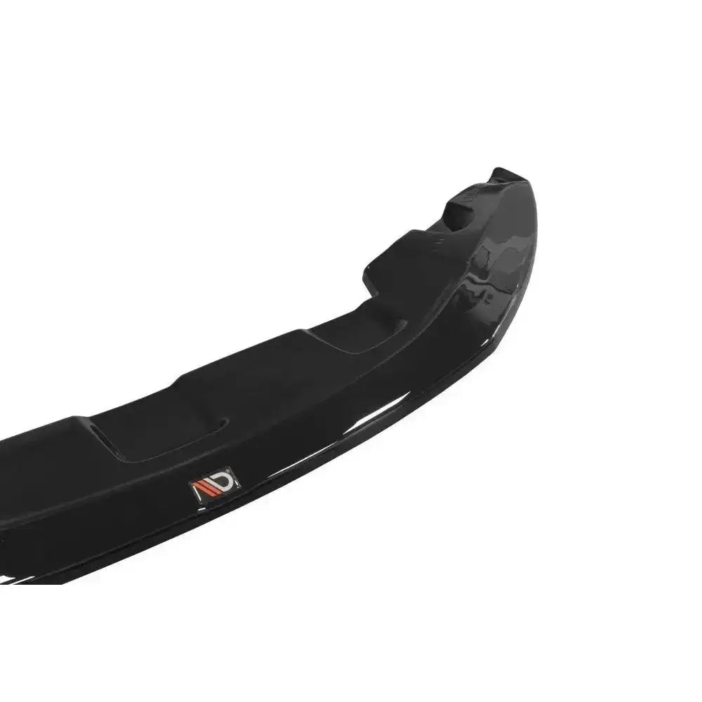 Frontspoiler til Bmw M6 E63 V.1, sort og blank plast med logo, sett fra skrå vinkel mot hvit bakgrunn.