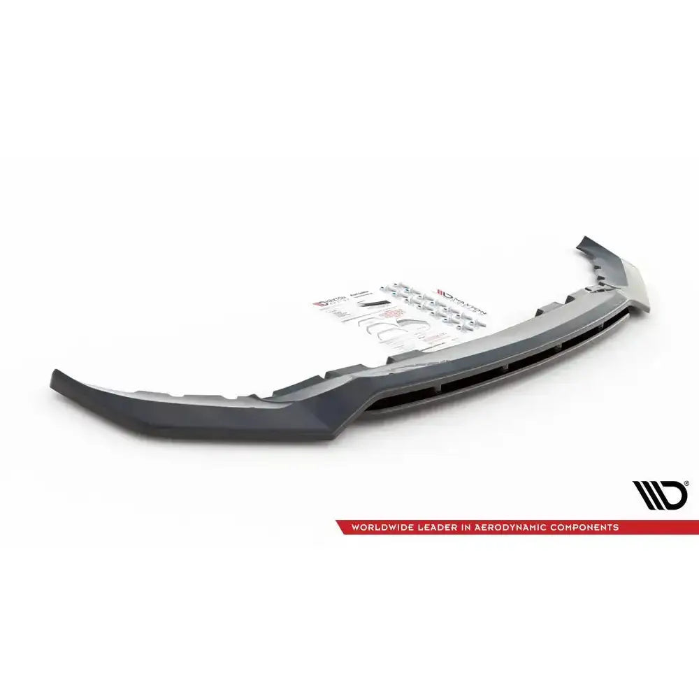 Front lip for Bmw X7 M G07 V.1 sett skrått ovenfra med monteringsutstyr og instruksjoner bak.