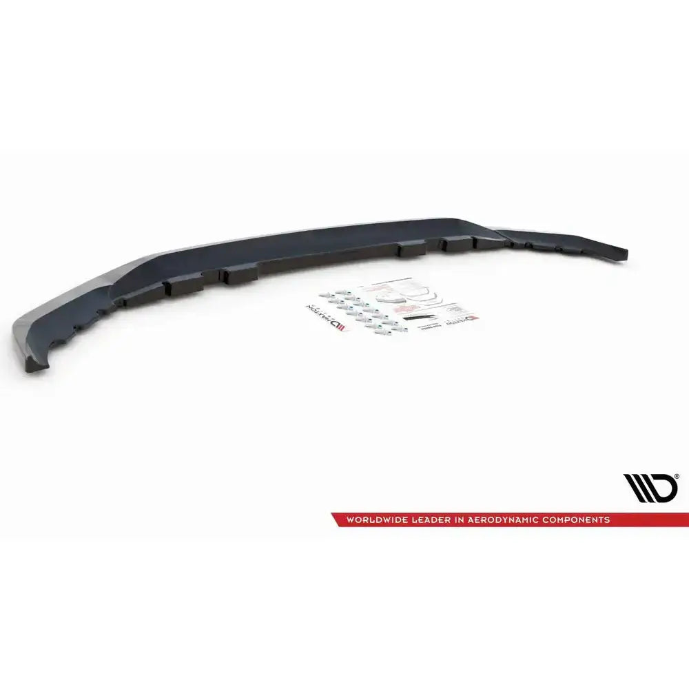 Front splitter til BMW X7 M G07 V.1, svart plast med monteringsutstyr og instruksjoner på hvit bakgrunn.