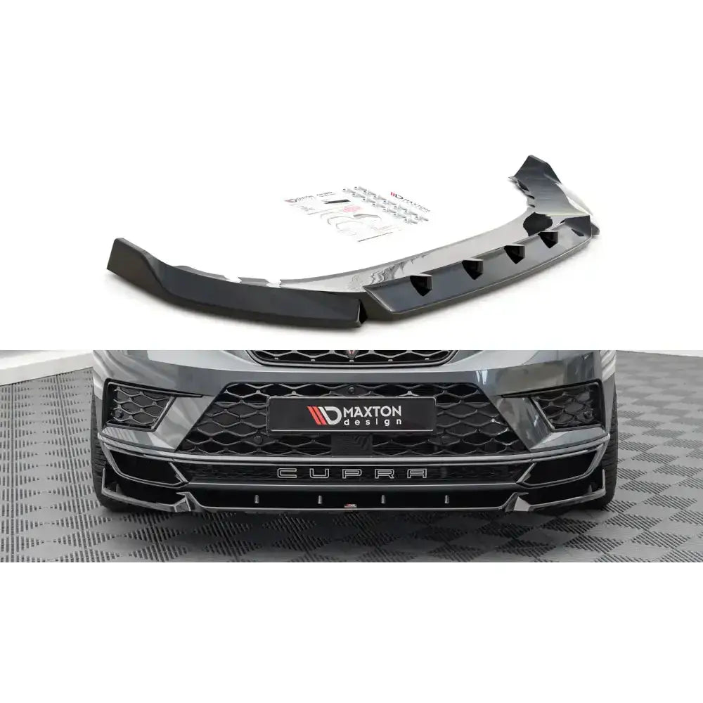 Frontleppe V.1 Cupra Ateca i sort blank plast, montert foran med synlig Maxton Design-logo.