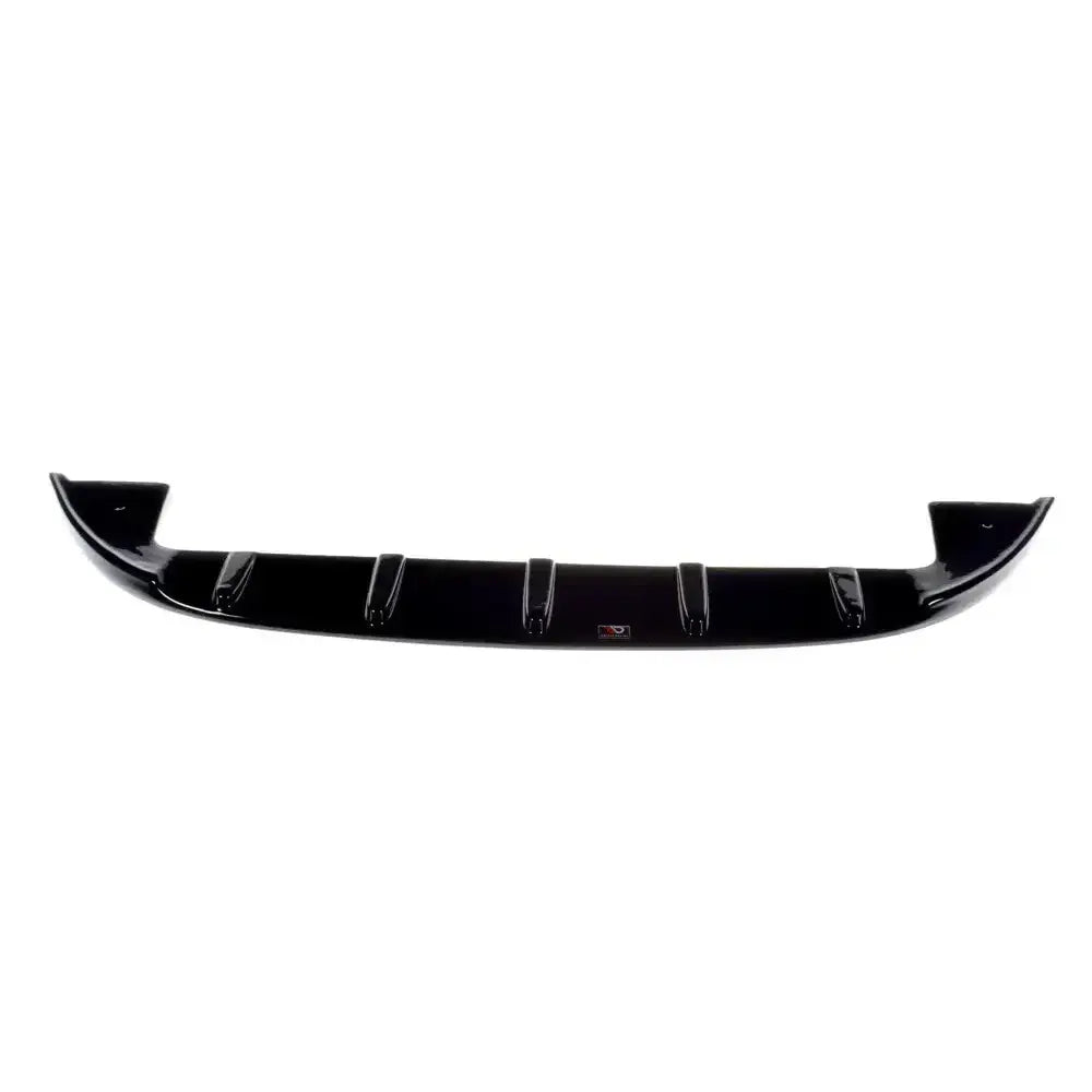Frontleppe til Fiat 500 Hatchback V.1 i sort glanset plast med vertikale ribber og logo, sett forfra.