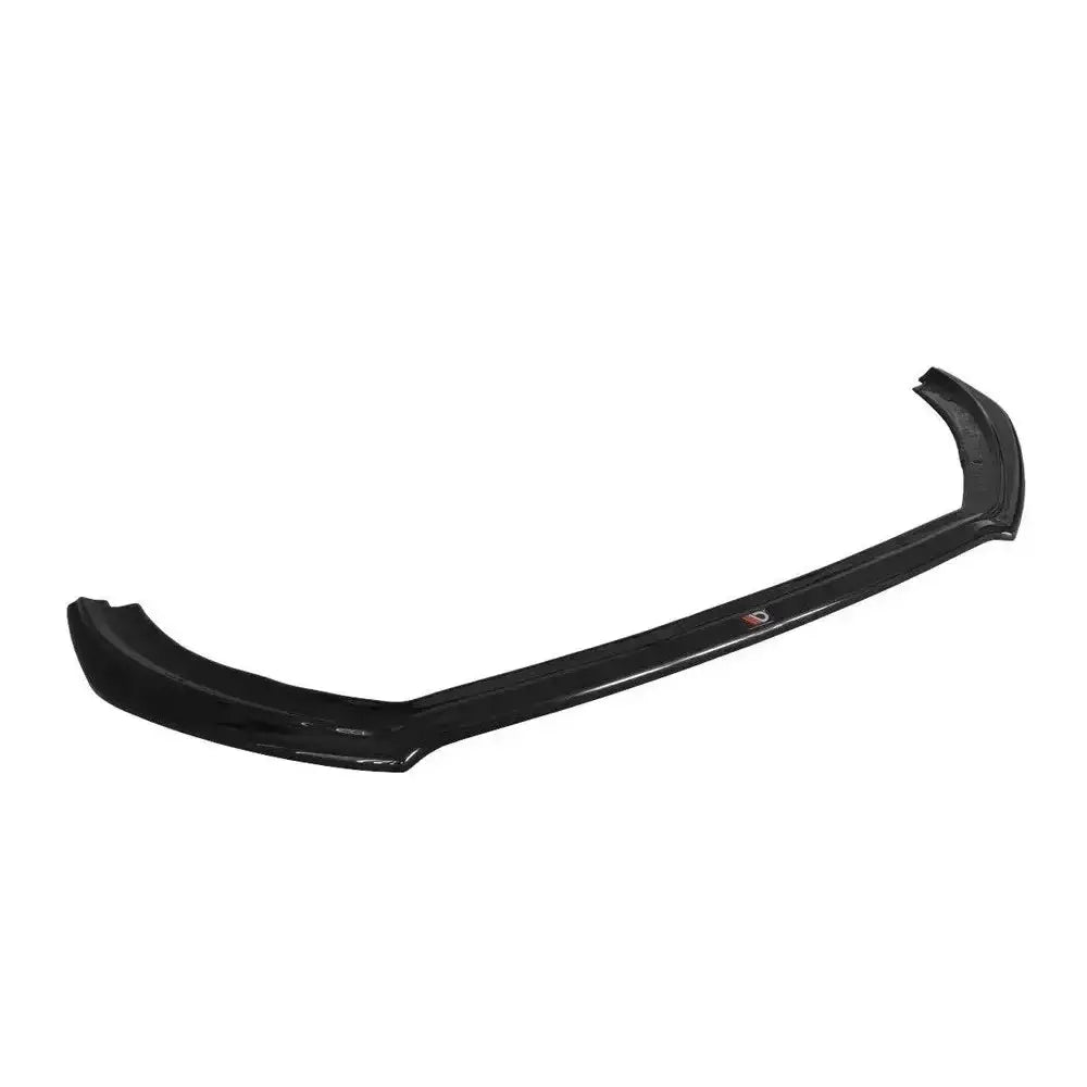 Front splitter til Ford Fiesta Mk8 ST i sort plast med blank finish, sett skrått ovenfra på hvit bakgrunn.