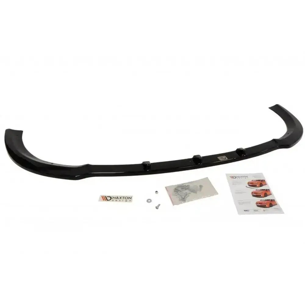 Front splitter til Ford Focus Mk2 RS V.1 sett ovenfra med monteringsutstyr og instruksjonshefte.