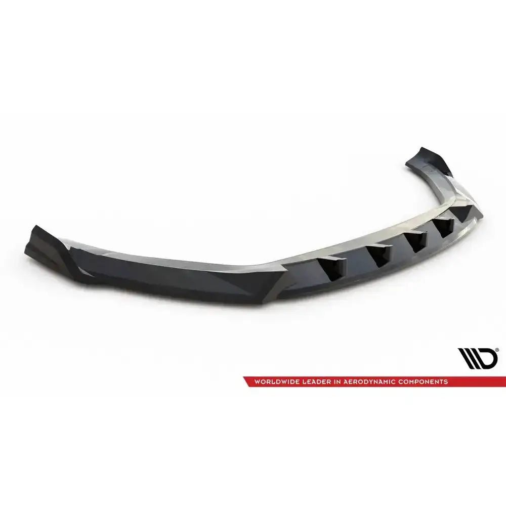 Front splitter til Hyundai Kona N Mk1 med kantede detaljer og små vinger, sett fra skrå vinkel.