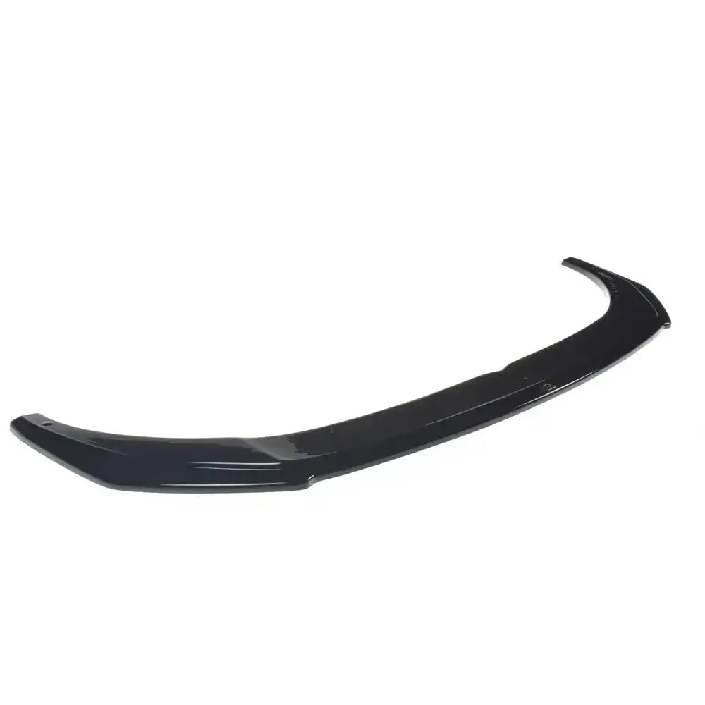 Front splitter til Kia Proceed GT Mk 3, sort blank plast med subtile linjer, vist i vinkel mot hvit bakgrunn.