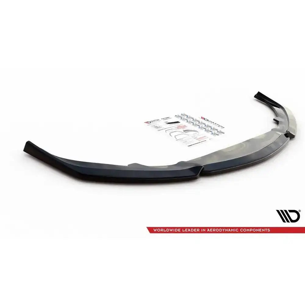 Frontsplitter til Lexus IS F Mk2, sort plast med monteringsutstyr og instruksjoner sett skrått ovenfra.