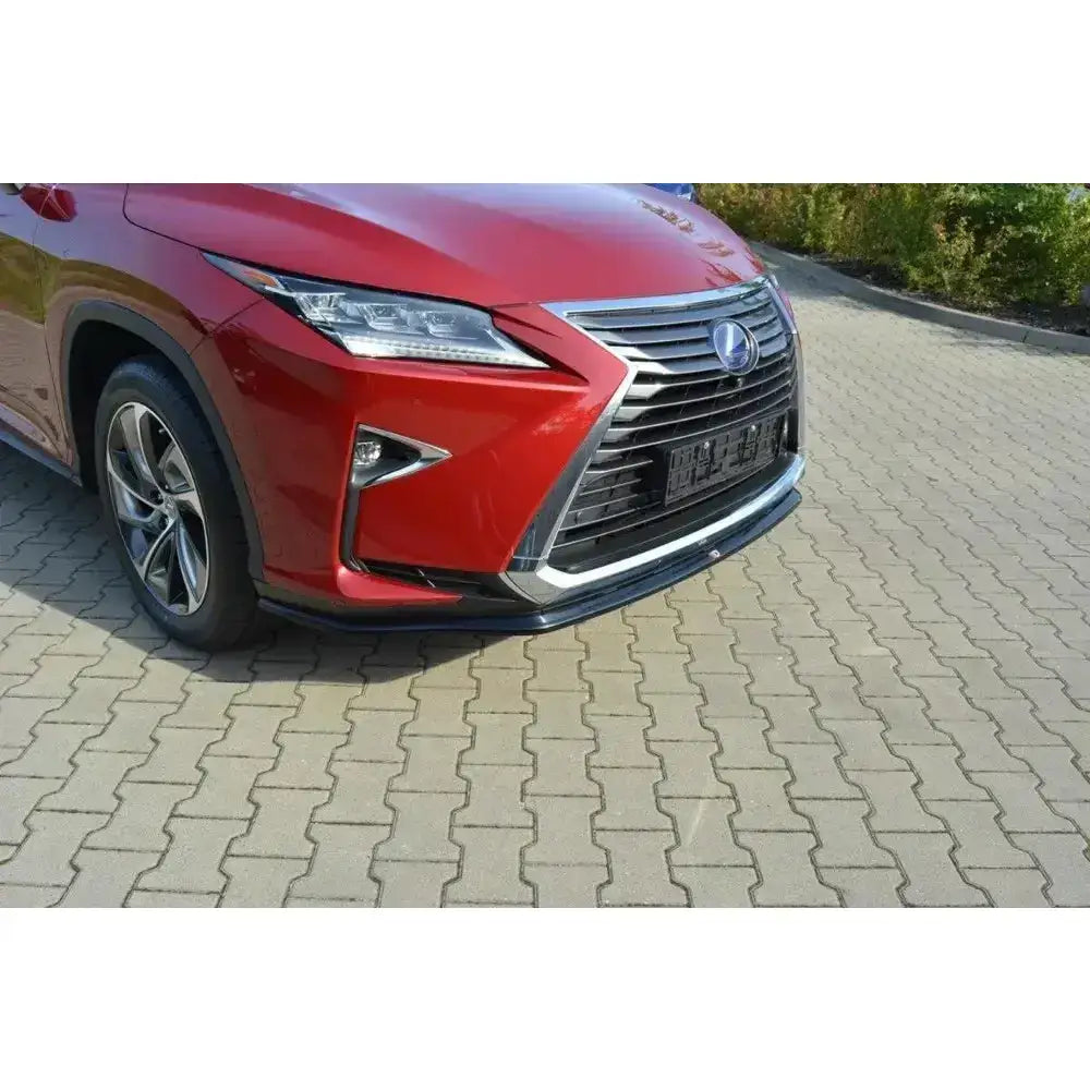 Frontsplitter på Lexus RX Mk4 V.1 med svarte og sølv detaljer, sett fra skrå vinkel foran.