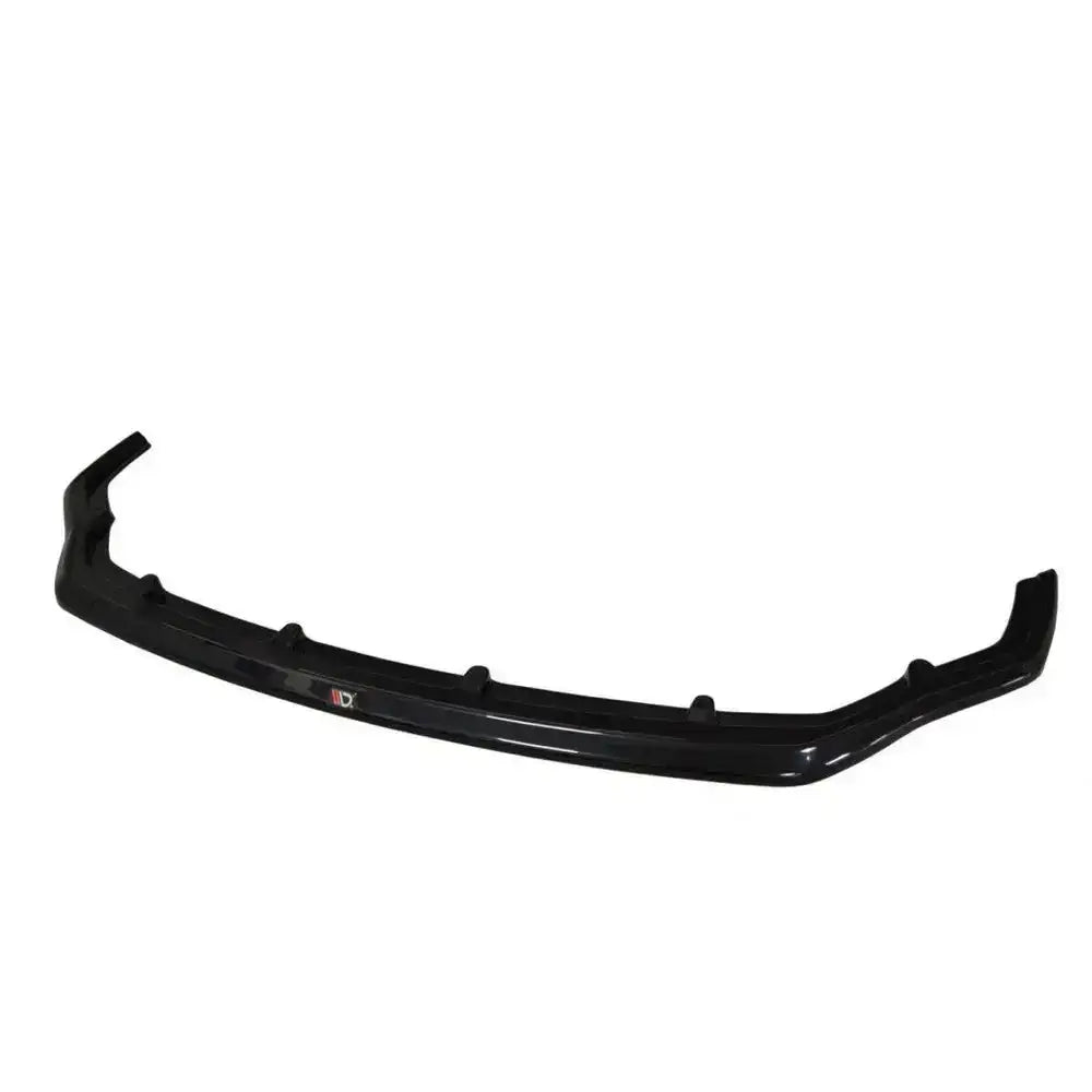 Front splitter Lexus RX Mk4 V.1 i sort blank plast med forhøyninger og sentrert merke, sett skrått ovenfra.