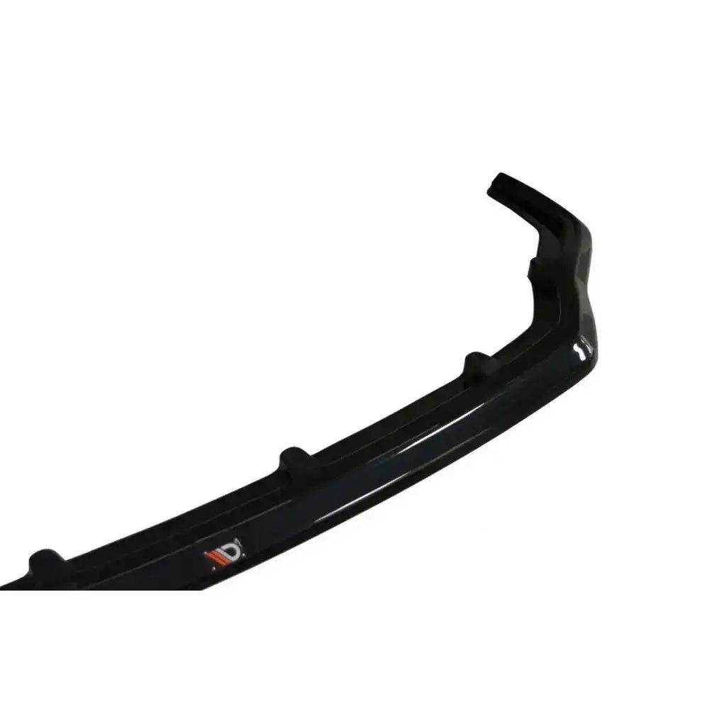 Frontspoiler til Lexus Rx Mk4 V.1 i sort plast med blank finish og liten logo, sett skrått ovenfra.