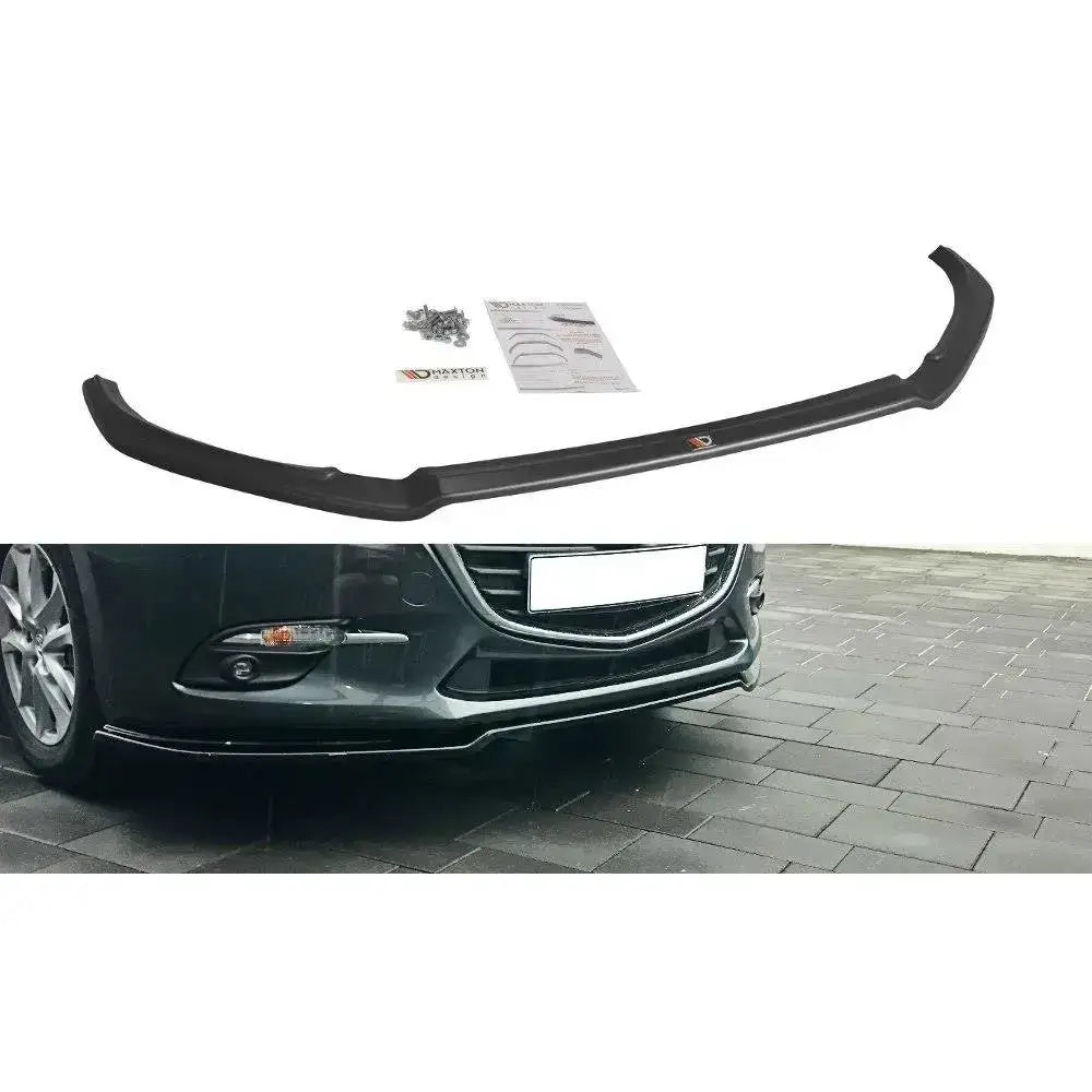 Frontleppe V.1 Mazda 3 BM facelift montert på bil, sett fra skrå vinkel med skruer og instruksjoner.