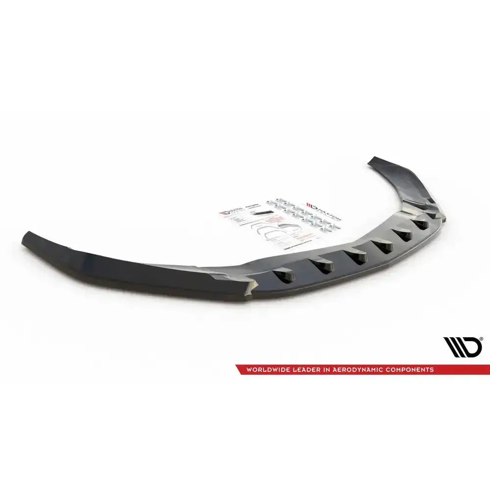 Front lip til Mercedes A45 Aero W176 Facelift V.1, sort plast med monteringsutstyr på hvit bakgrunn.