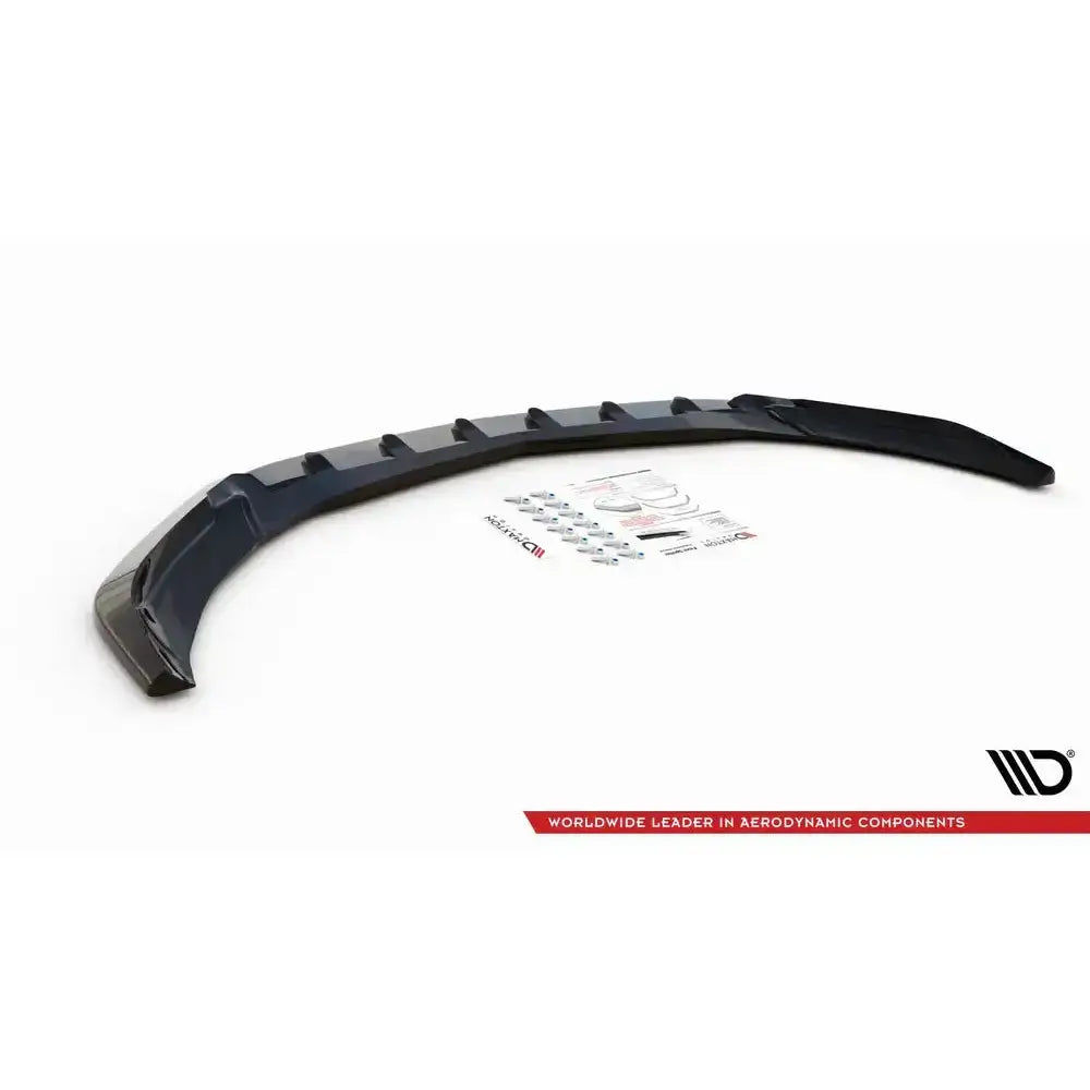 Front splitter til Mercedes A45 Aero W176 Facelift, sort buet del med monteringsutstyr på hvit bakgrunn.