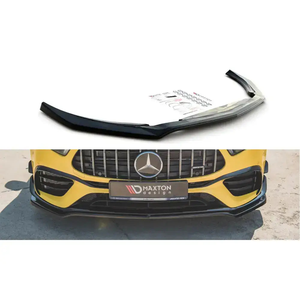 Frontleppe V.1 Mercedes-Amg A 45 S W177 i sort glanset plast med monteringsutstyr, vist foran gul bil.