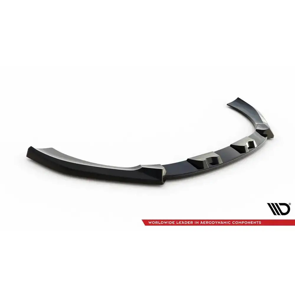 Front splitter til Mercedes-AMG GLB 35 X247 V.1, sort plast med forhøyninger, sett fra skrått fugleperspektiv.
