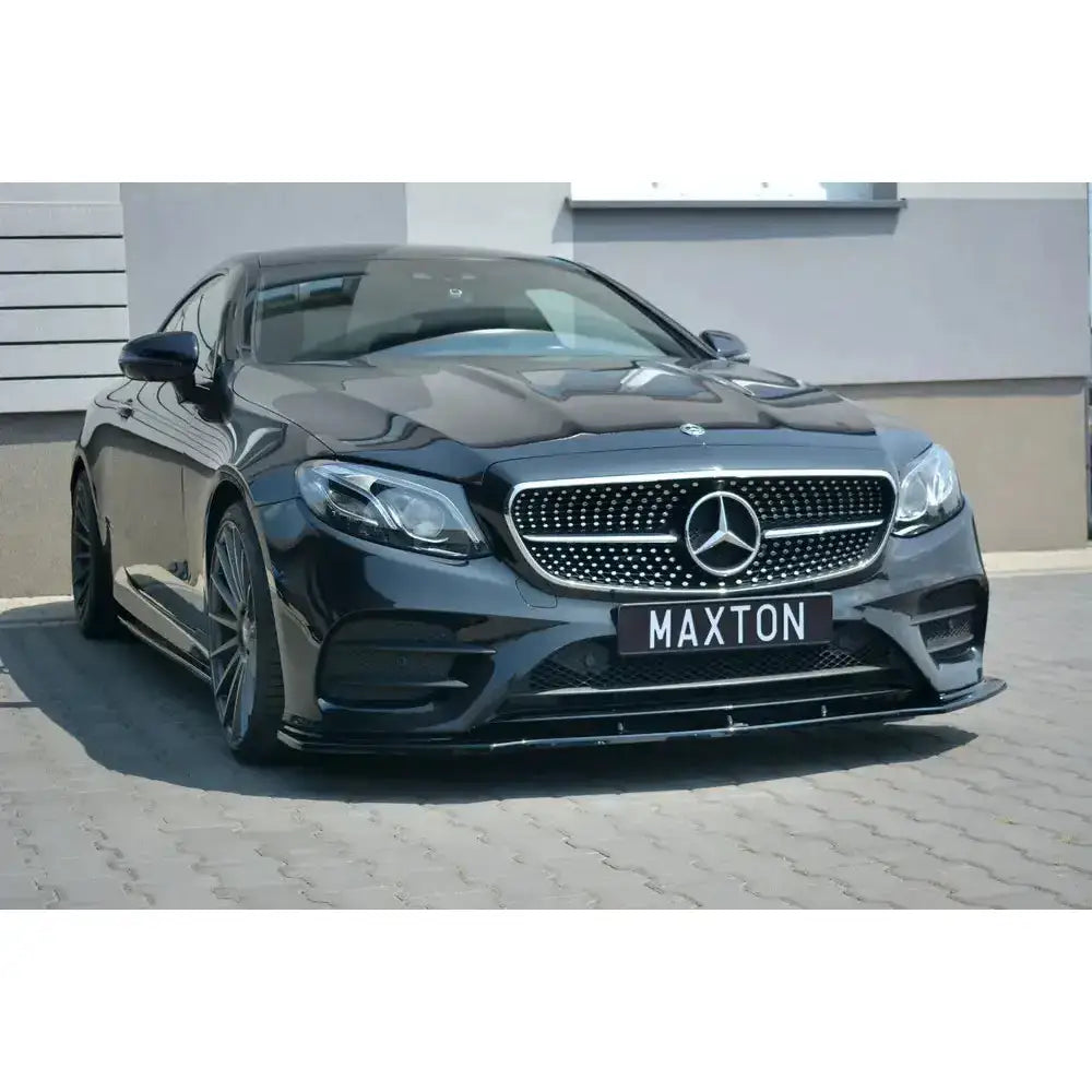 Frontspoiler på Mercedes Benz E-Class W213 Coupe Amg-Line med blank sort finish og sportslige felger.