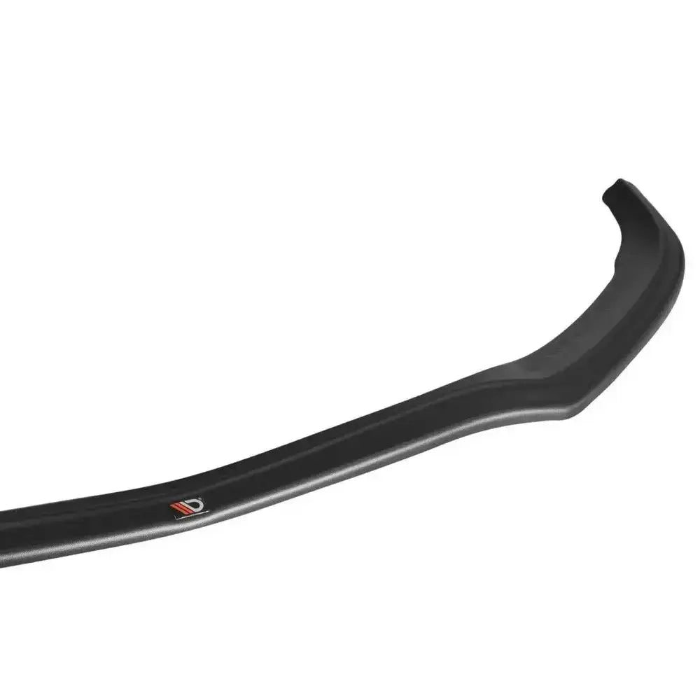 Frontspoiler til Mercedes C-Class C205 63Amg Coupe, svart plast med logo, nærbilde fra siden.