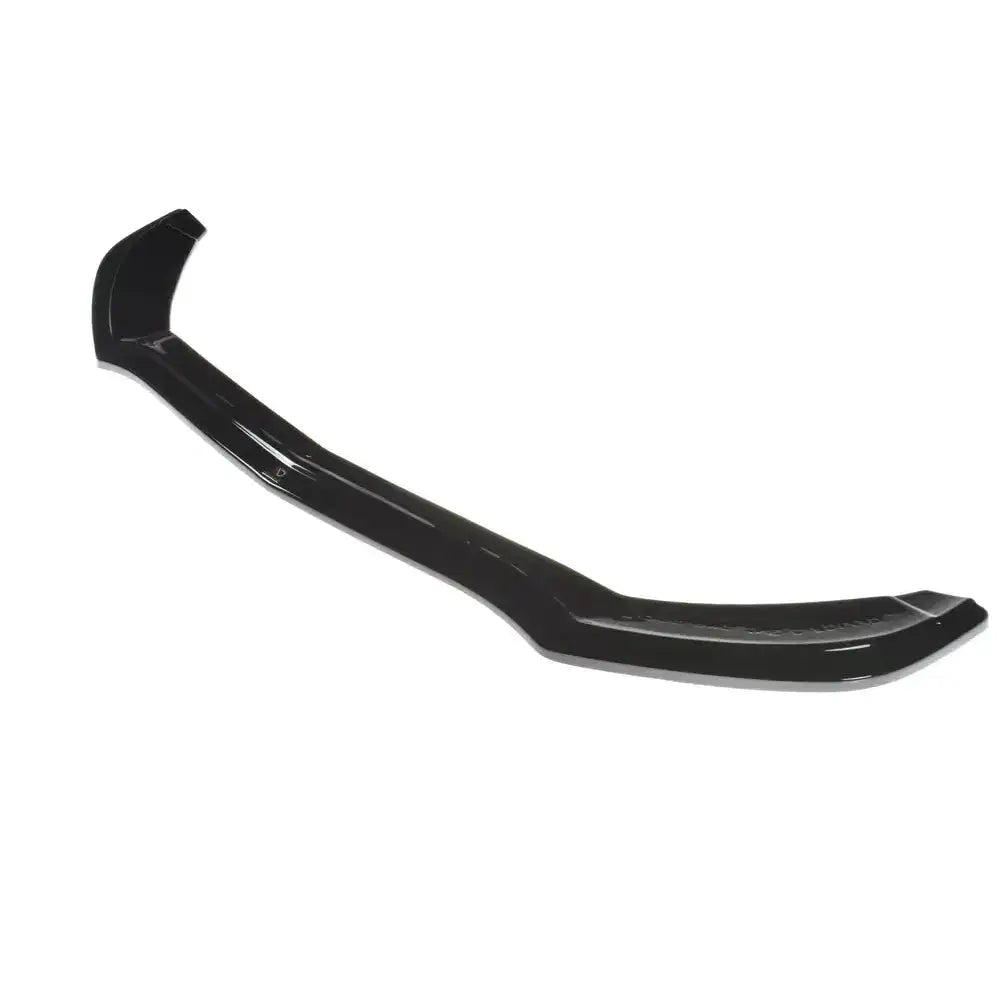 Front splitter til Mercedes C-Klasse W205 Coupe, sort glanset plast med markerte kanter på hvit bakgrunn.