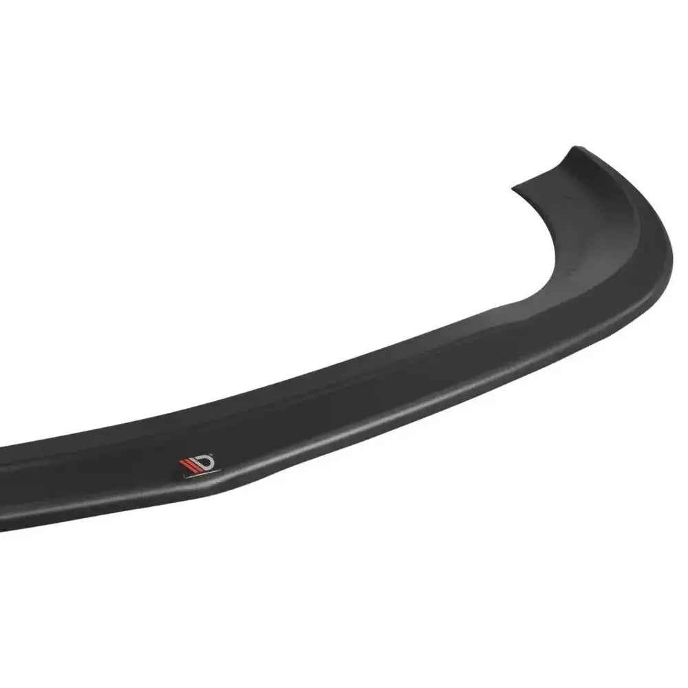 Front lip til Mercedes V-Class W447 i sort matt plast, skrå forside med rød og hvit logo til venstre.