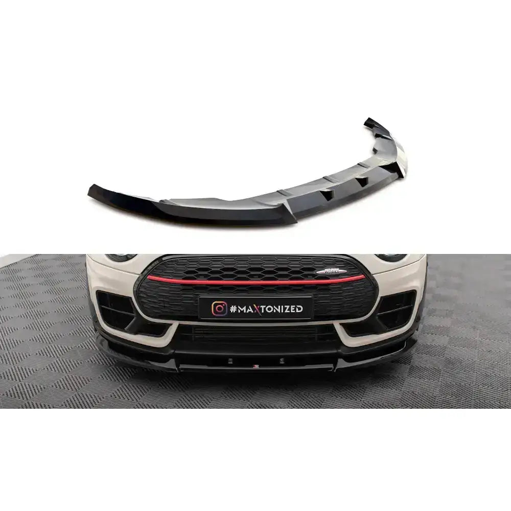 Frontleppe til Mini Cooper Clubman JCW F54 Facelift, svart plast med glanset finish montert på bilfront.
