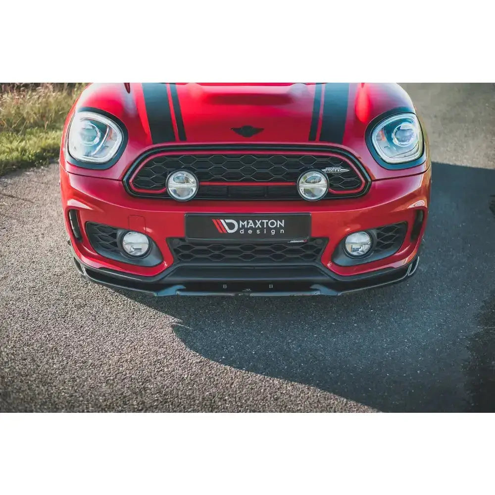 Frontsplitter til Mini Countryman Mk2 F60 JCW, sort med Maxton Design-logo og synlige ekstralys.
