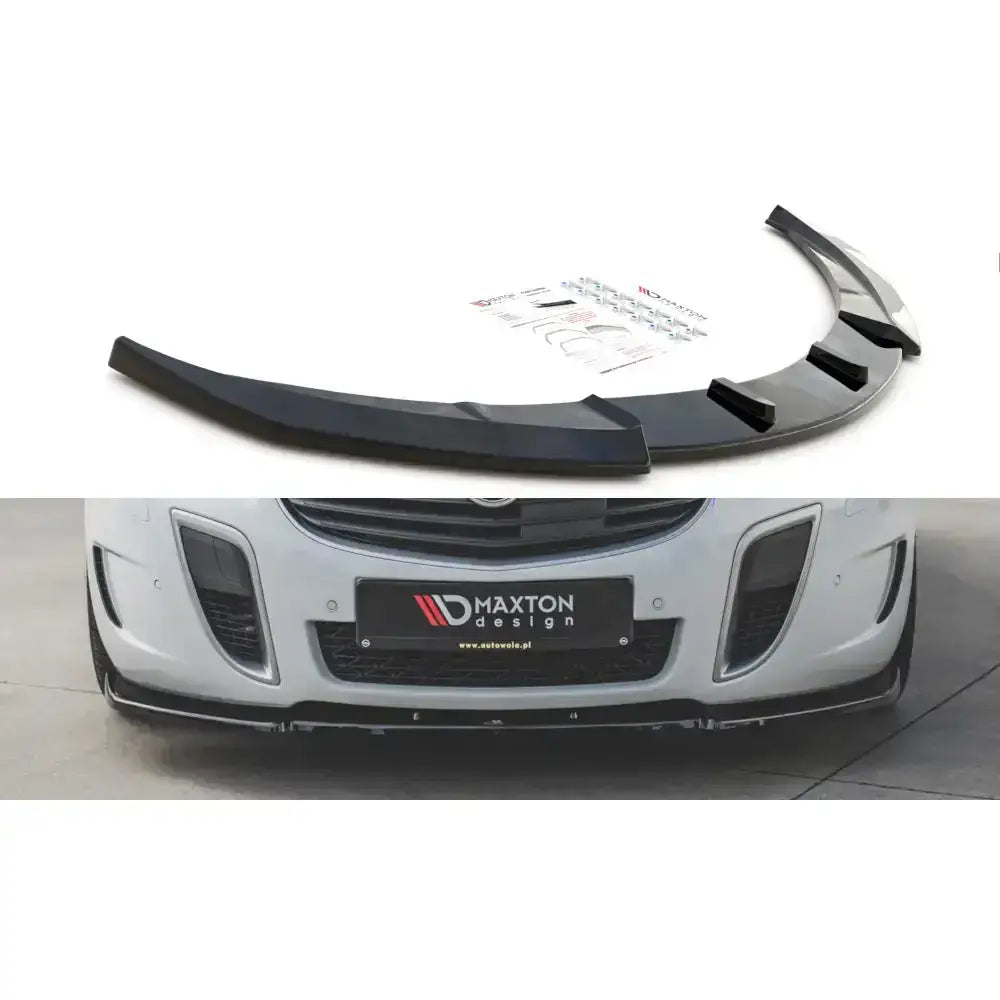 Frontleppe til Opel Insignia MK. 1 OPC Facelift, sort plast, vist fra skrå vinkel med monteringsutstyr.