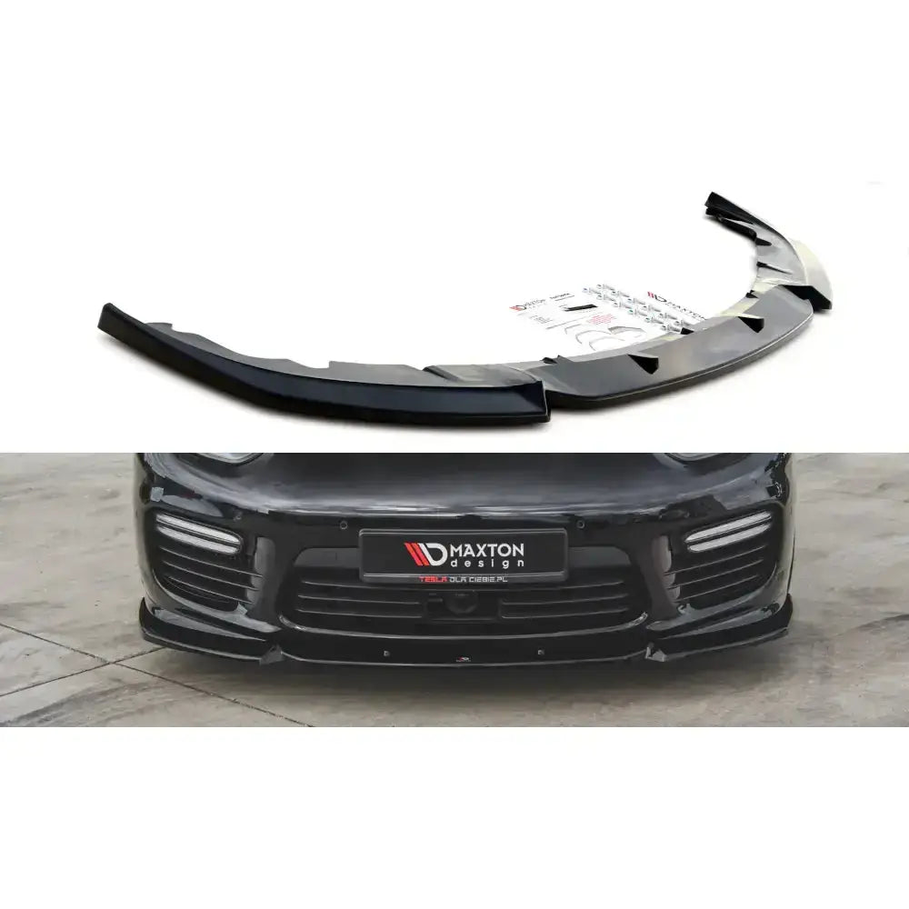 Frontleppe V.1 Porsche Panamera Turbo 970 Facelift i sort plast med glanset finish, vist på bil.