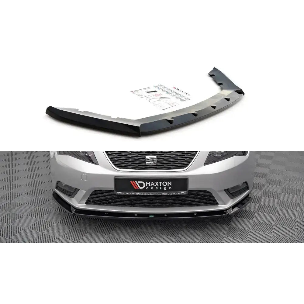 Frontleppe til Seat Leon Mk3 12-16, sort plast med markerte vinkler, vist på sølvfarget bil.
