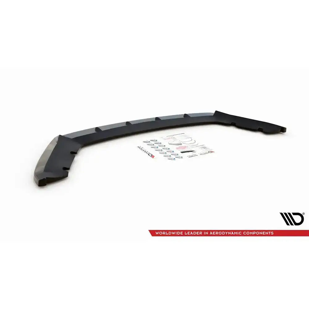 Front splitter til Seat Leon Mk3 V.1 sett skrått ovenfra med monteringsutstyr og klistremerker.