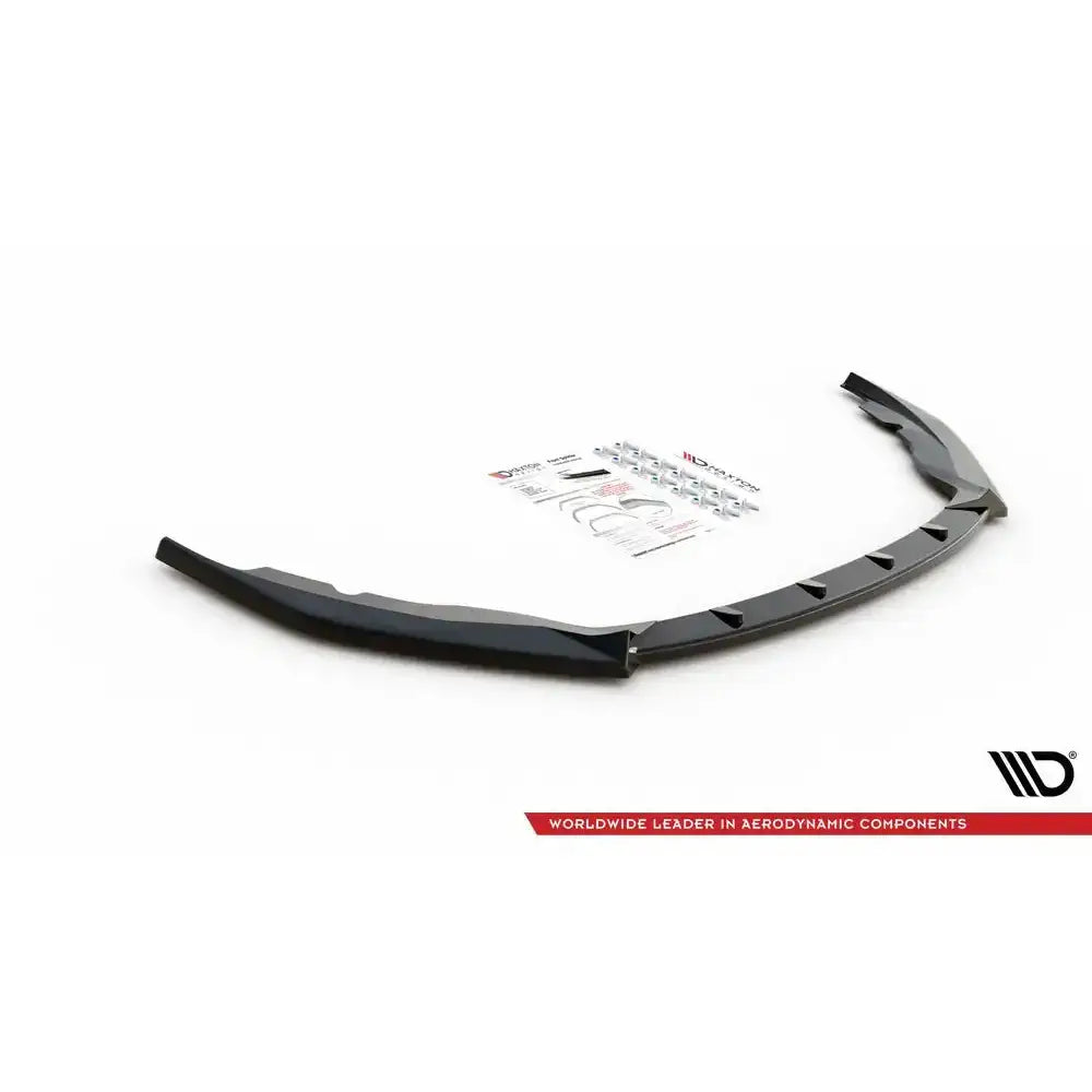Front lip til Skoda Fabia Mk3 14-19, sort plastdel med monteringsutstyr og instruksjoner på hvit bakgrunn.