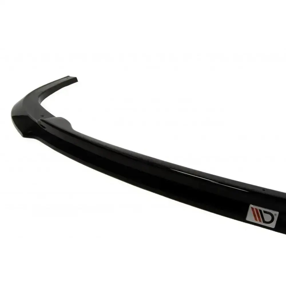 Front splitter til Subaru Impreza Wrx Sti 2009-2011 i sort glanset finish, skrå vinkel, synlig logo.