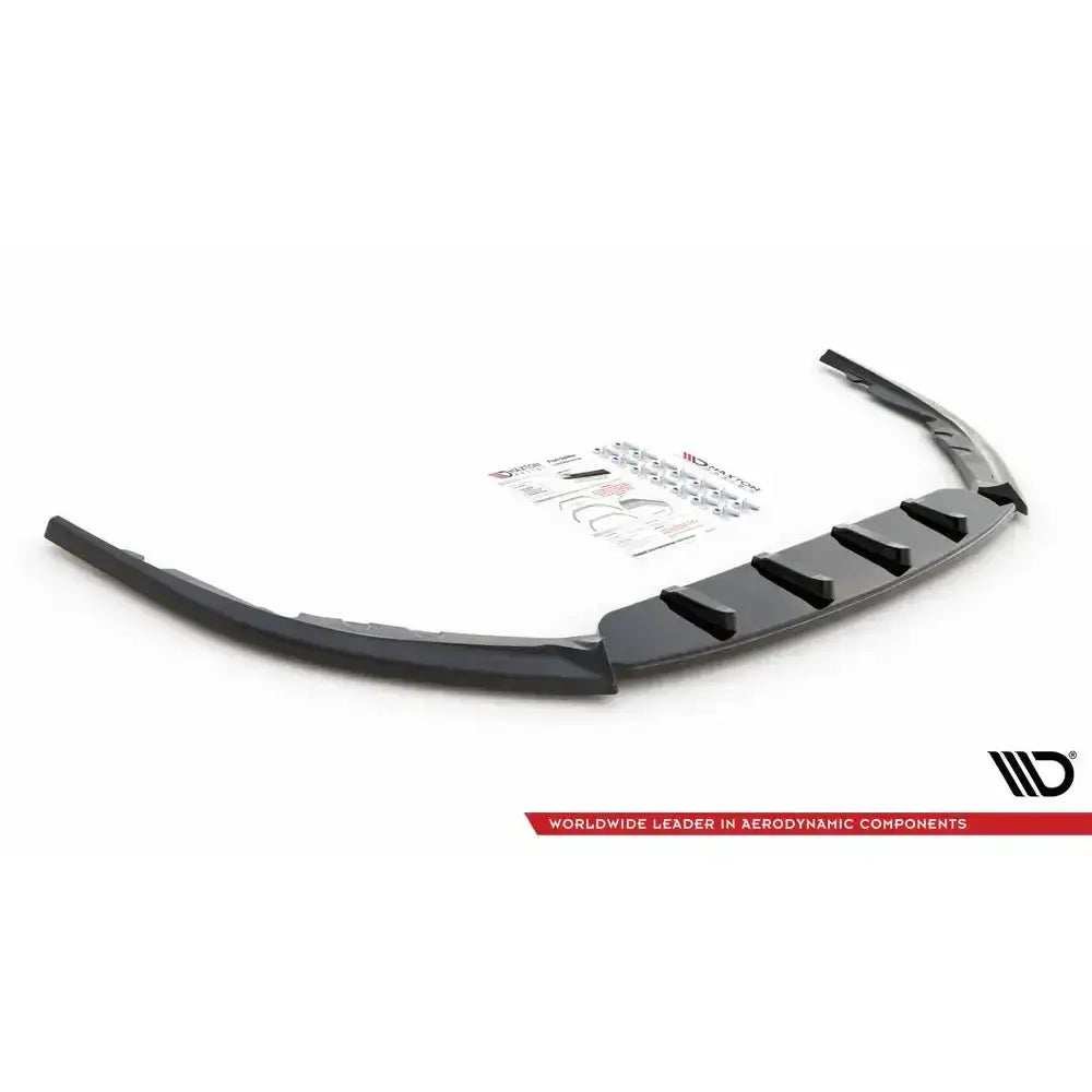 Front lip til Toyota Avensis Mk3 Facelift 15-18, sort plast med monteringsdetaljer på hvit bakgrunn.