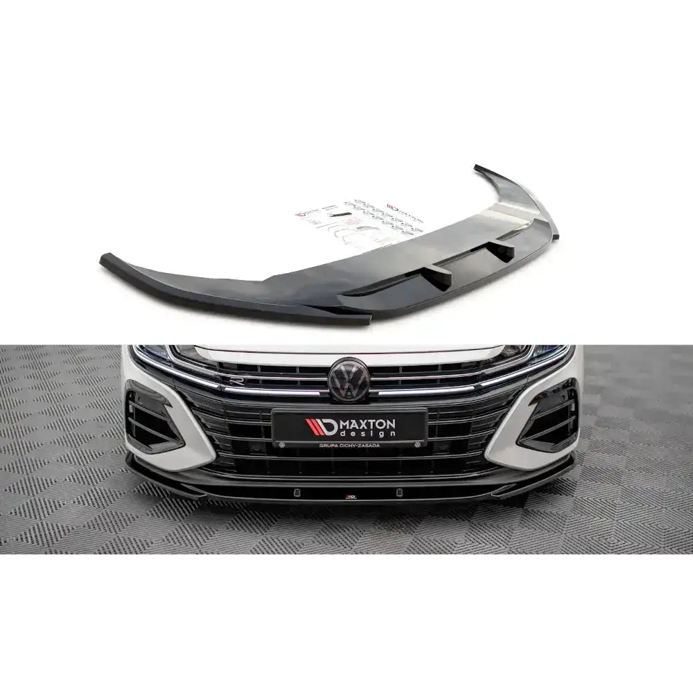 Frontleppe til Volkswagen Arteon R V.1, sort plast, montert og separat vist fra skrå frontvinkel.