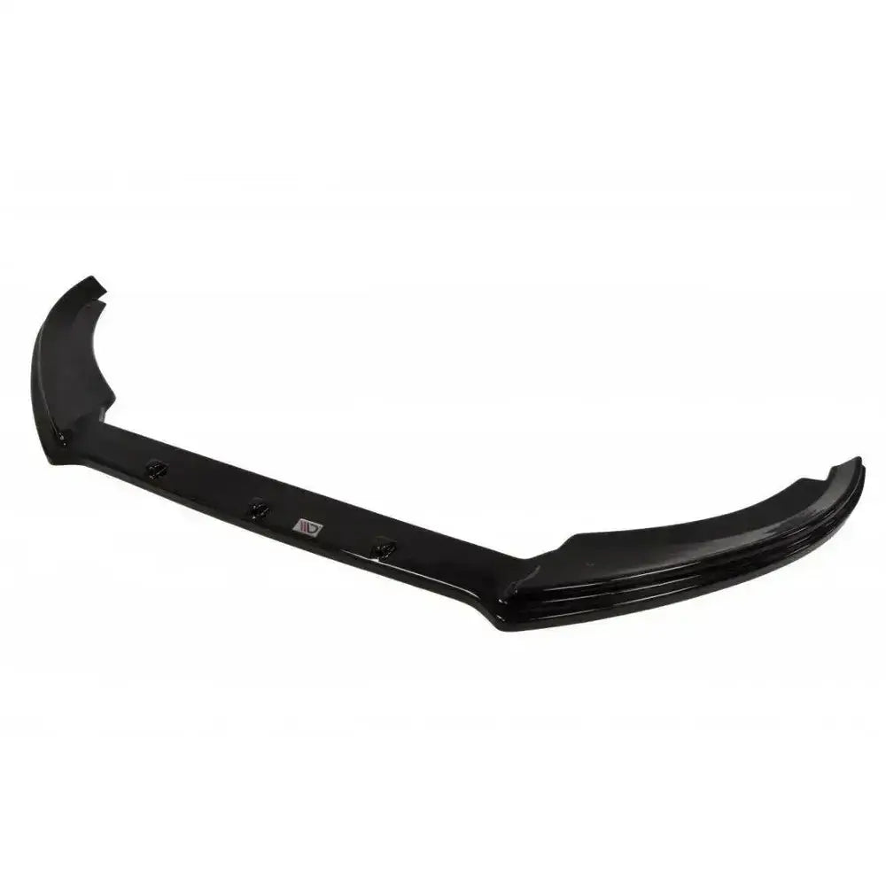 Frontsplitter til Volkswagen Jetta Mk6 V.1 i sort blank plast, sett skrått ovenfra med synlige monteringspunkter.