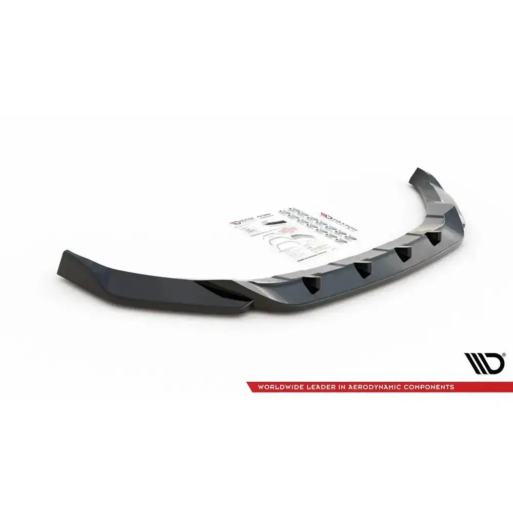 Front lip til Volkswagen T-Roc Mk1 V.1 i sort plast med monteringsdeler og instruksjoner i bakgrunnen.