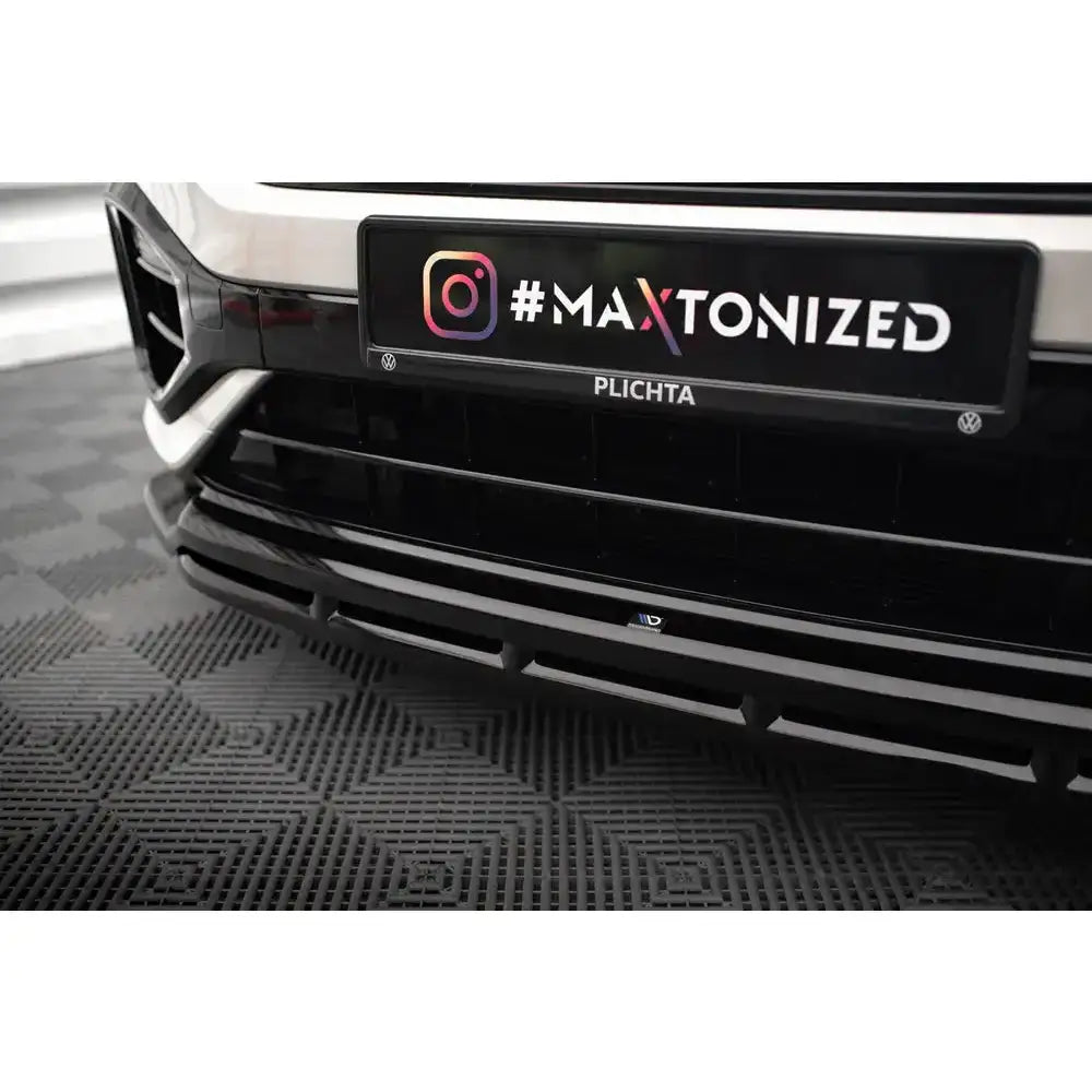 Front lip til VW T-Roc R Mk1 Facelift, sort glanset frontspoiler montert under grillen.
