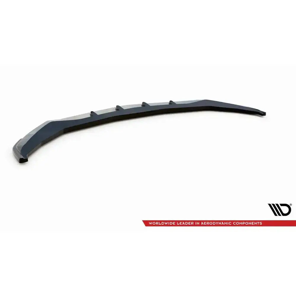 Frontspoiler Alfa Romeo Giulia V.2 Sport i sort plast med buet form sett fra skrå vinkel ovenfra.