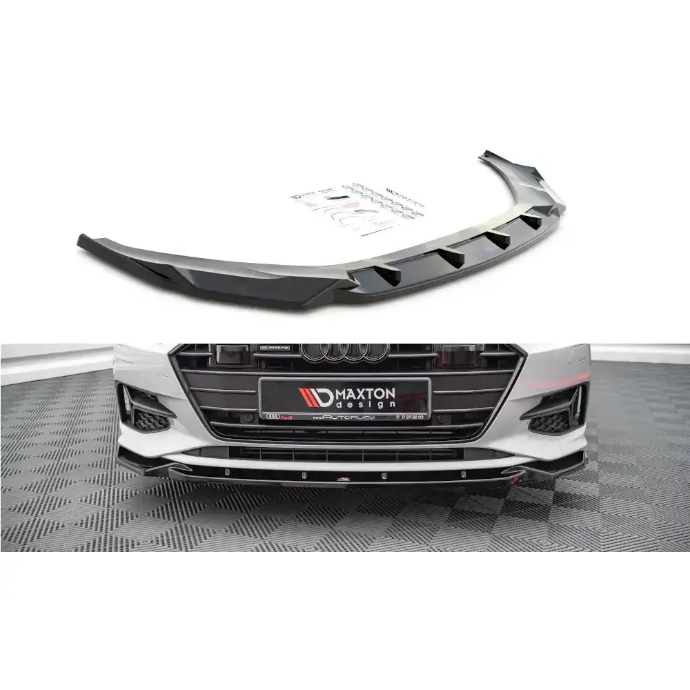 Frontleppe V.2 Audi A7 C8 18- sort spoiler med monteringsutstyr, montert på hvit bil forfra.