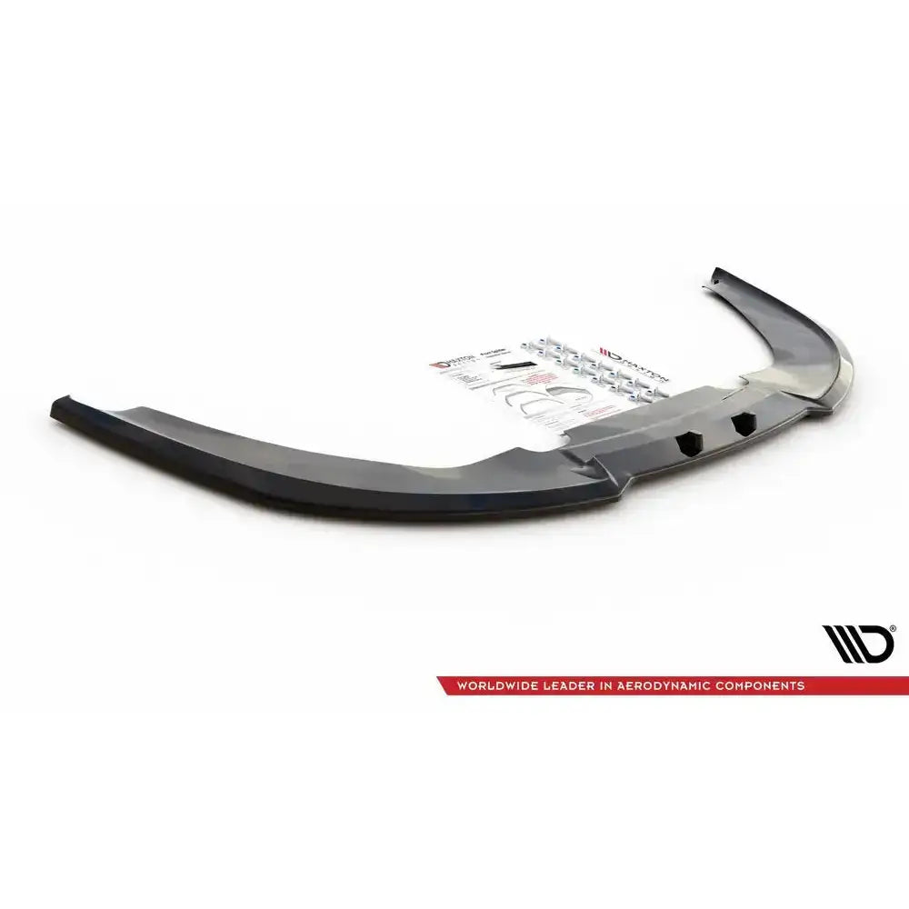Frontspoiler til Audi RS4 B7 V.2 i sort plast med monteringsutstyr og instruksjoner på hvit bakgrunn.