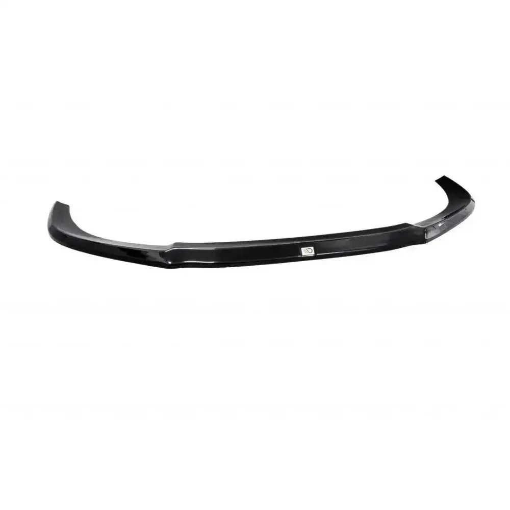 Frontleppe V.2 Audi S8 D4 i sort, blank plast sett forfra med etikett, mot hvit bakgrunn.