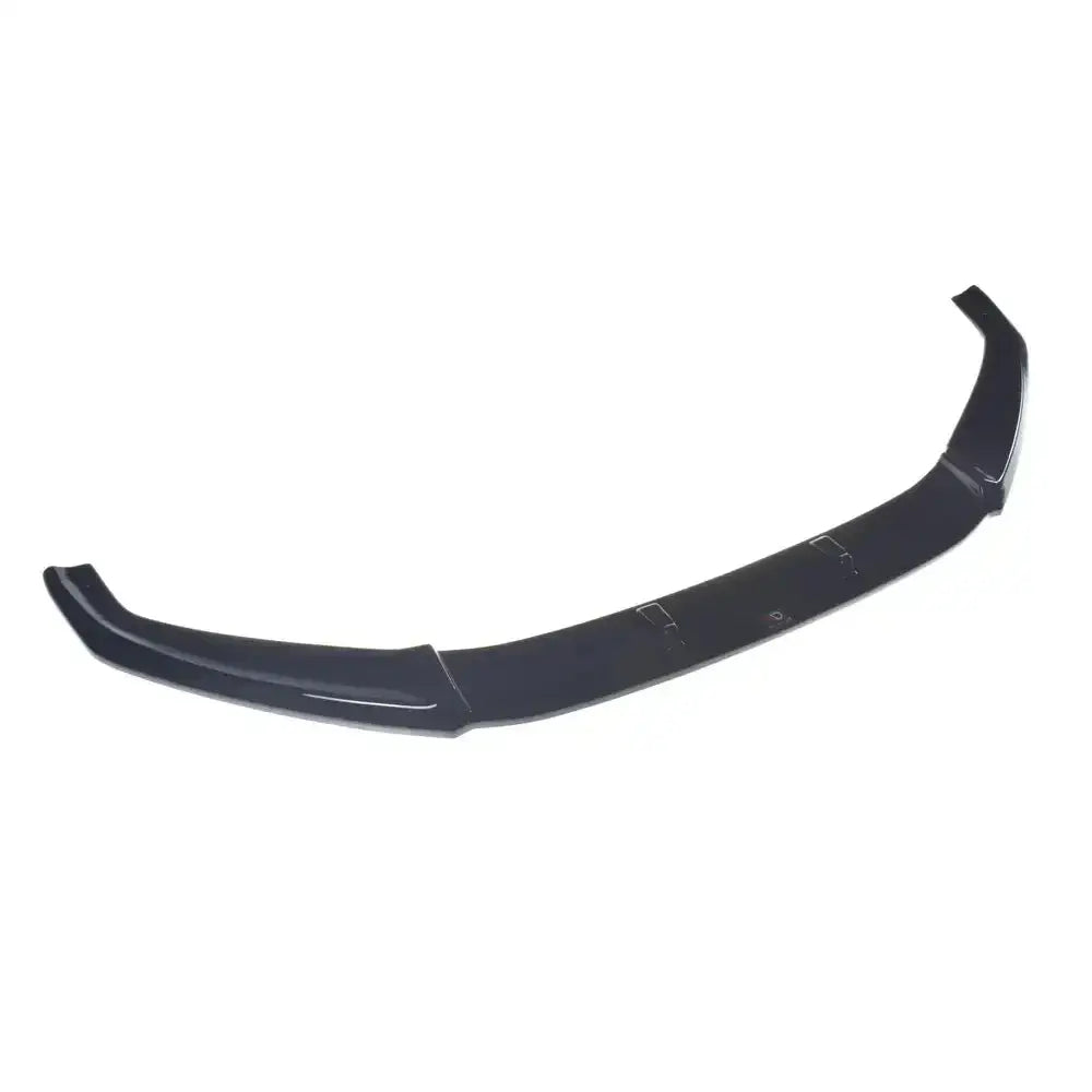 Front splitter til Audi TT Mk3 V.2, svart plast med buet form og markerte kanter, sett ovenfra.