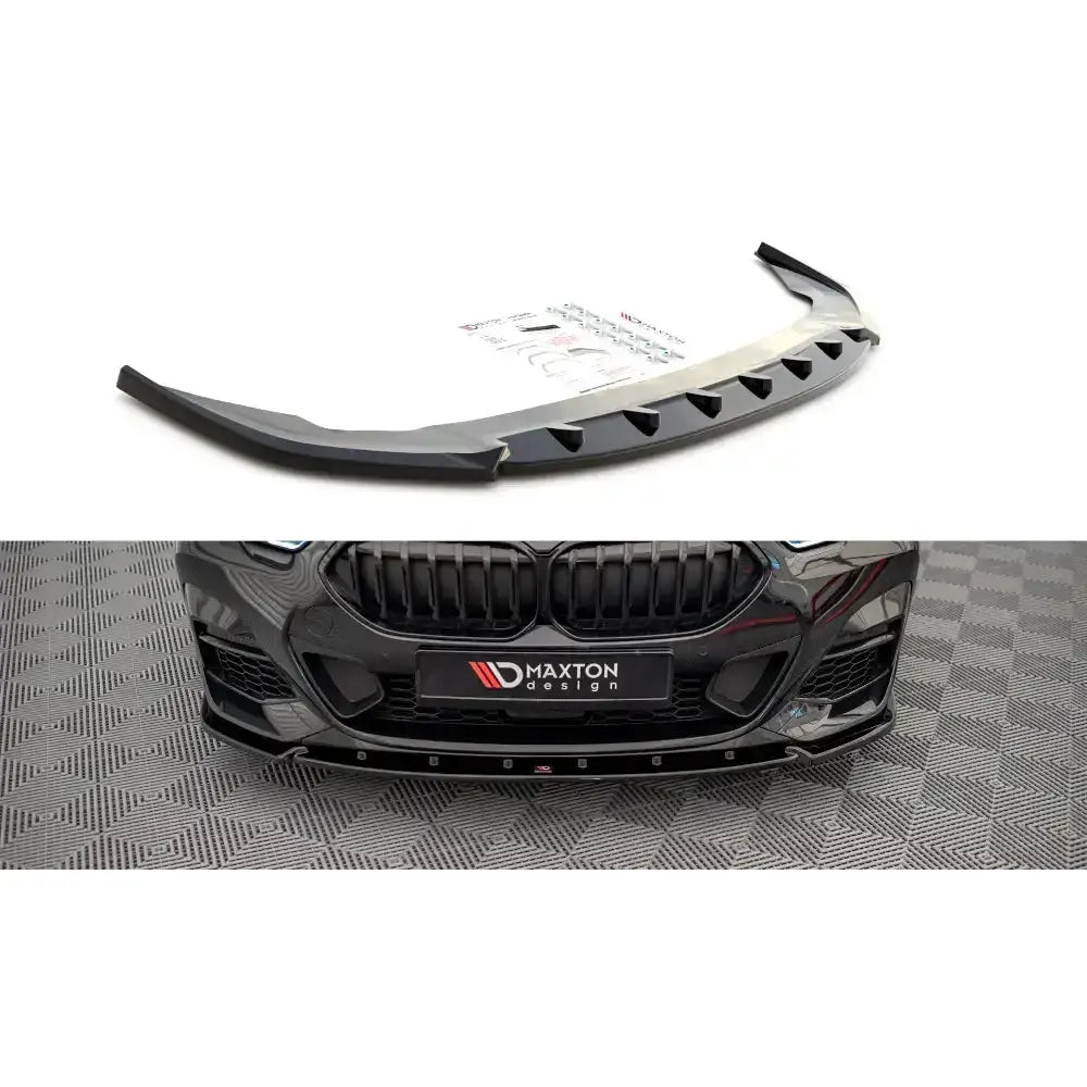 Frontleppe til BMW 2 Gran Coupe V.2, sort plastspoiler med vinkler og luftkanaler, vises løst og montert.