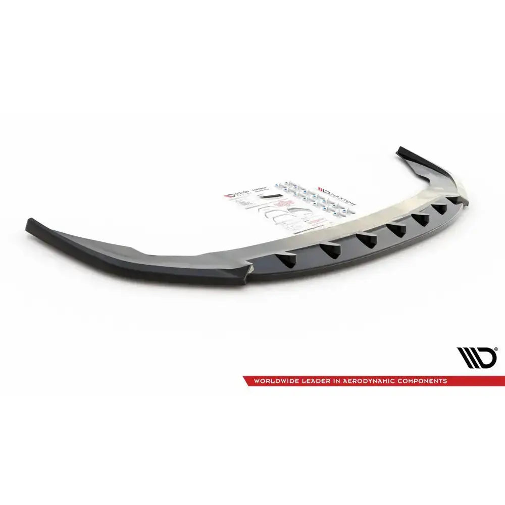 Front lip til BMW 2 Gran Coupe M-Pack, sort med vingeprofiler, sett skrått ovenfra med monteringsutstyr.