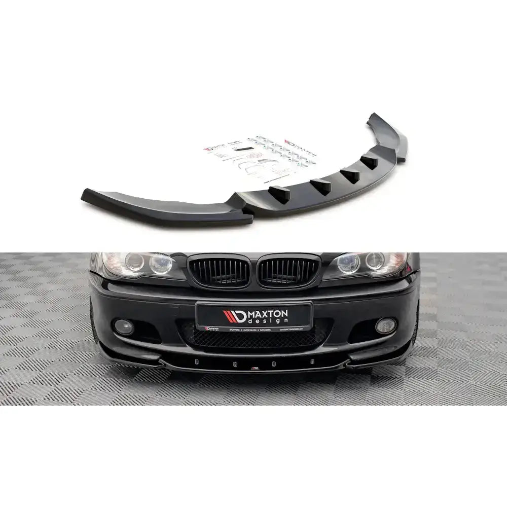 Frontleppe til BMW 3 Coupe M-Pack E46, svart plast med monteringsutstyr og klistremerker på hvit bakgrunn.